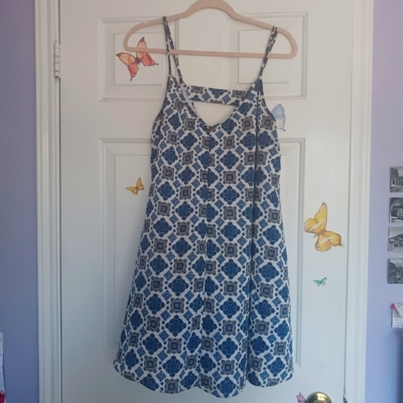 RED Saks Fifth Avenue Key Hole Back Summer Dress - Picture 5 of 6